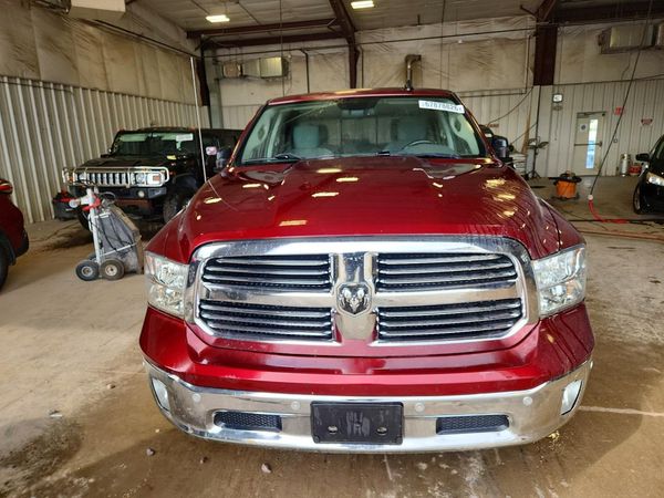 2016 RAM 1500 SLT
