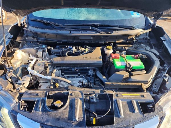 2018 NISSAN ROGUE — Engine bay