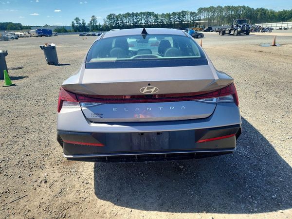 2024 HYUNDAI ELANTRA