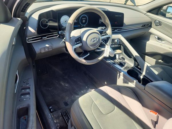 2024 HYUNDAI ELANTRA