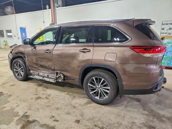 2017 TOYOTA HIGHLANDER