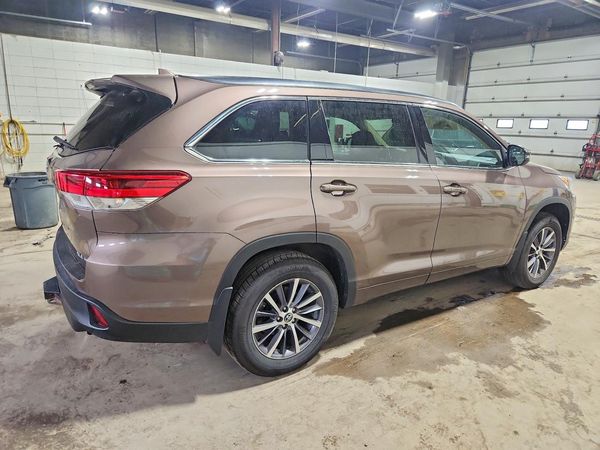 2017 TOYOTA HIGHLANDER