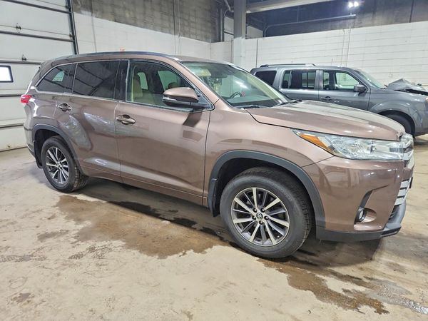 2017 TOYOTA HIGHLANDER