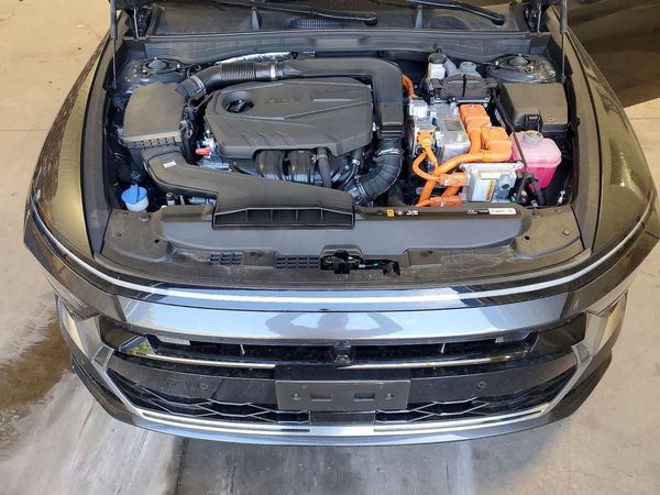 2025 HYUNDAI SONATA Limited — Engine bay