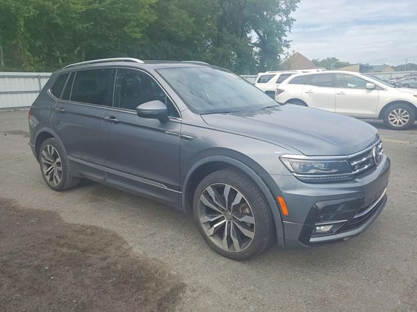 2021 VOLKSWAGEN TIGUAN — Passenger 3/4