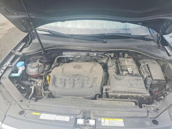 2021 VOLKSWAGEN TIGUAN — Engine bay