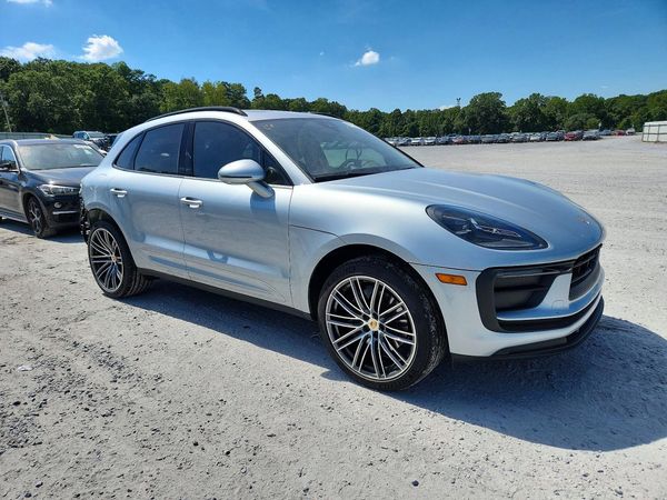 2024 PORSCHE MACAN