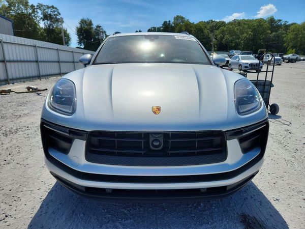 2024 PORSCHE MACAN