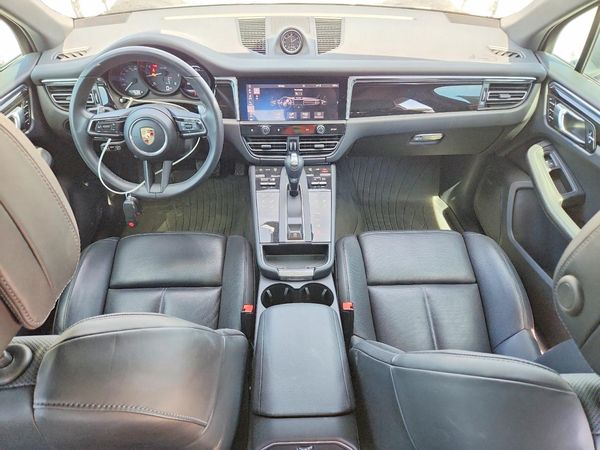 2024 PORSCHE MACAN