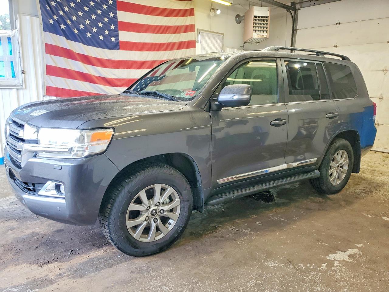 2016 TOYOTA LAND CRUISER VX-R