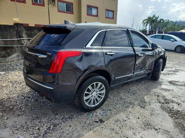 2017 CADILLAC XT5