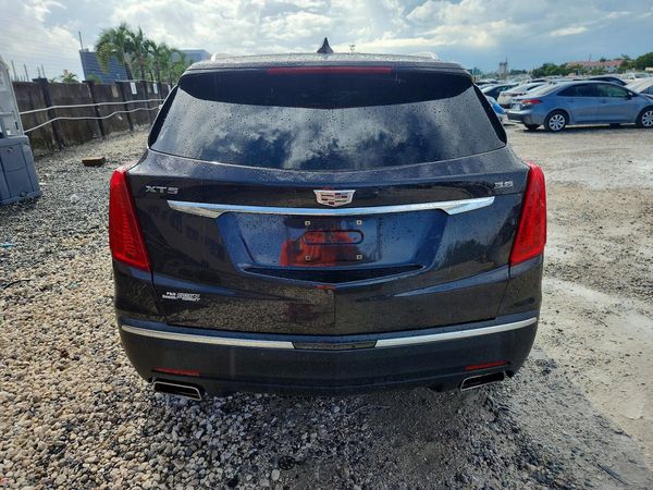 2017 CADILLAC XT5