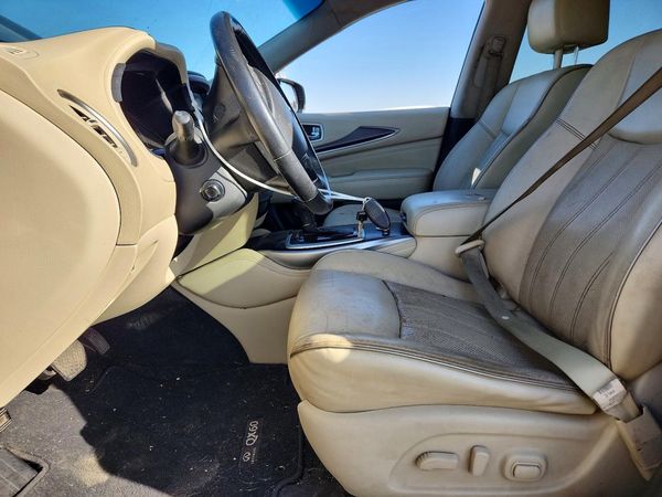 2016 INFINITI QX60 — DENT