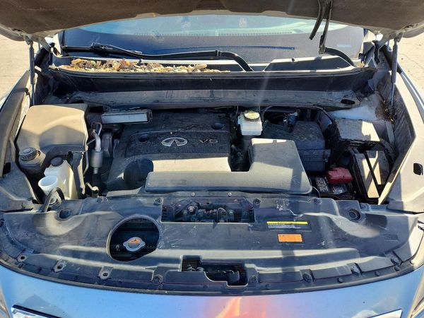 2016 INFINITI QX60 — Engine bay