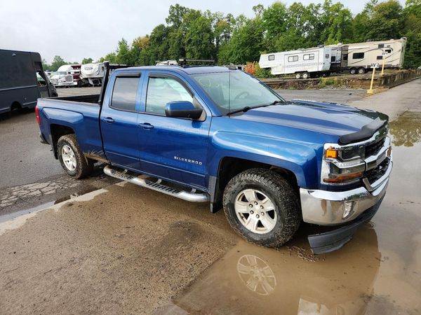 2017 CHEVROLET SILVERADO LT