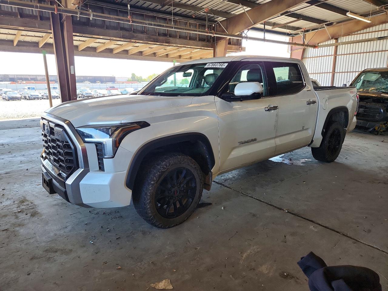 2022 TOYOTA TUNDRA Limited — Front 3/4