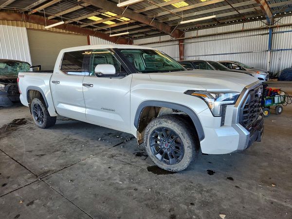 2022 TOYOTA TUNDRA Limited — Passenger 3/4
