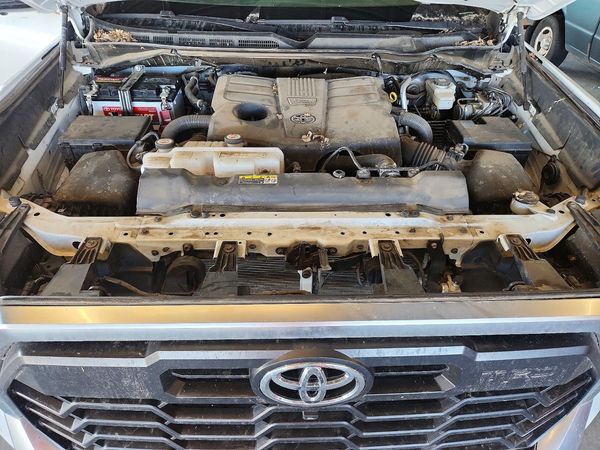 2022 TOYOTA TUNDRA Limited — Engine bay
