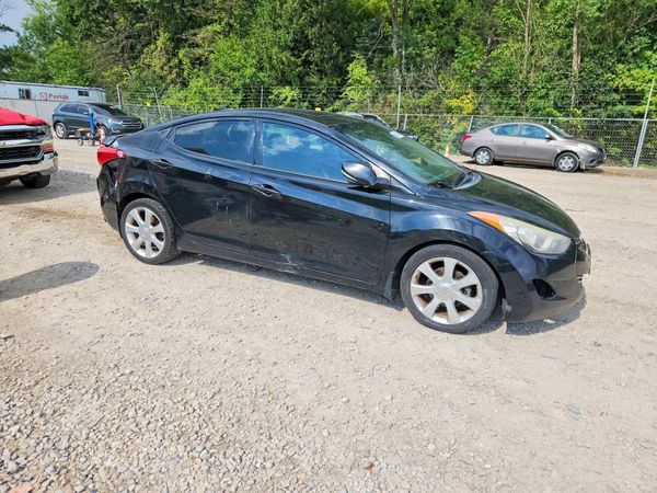 2013 HYUNDAI ELANTRA
