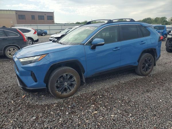 2022 TOYOTA RAV4 SE — Front 3/4