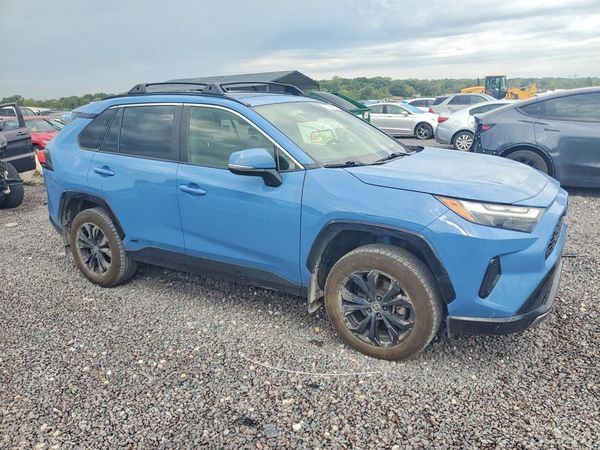 2022 TOYOTA RAV4 SE — Passenger 3/4