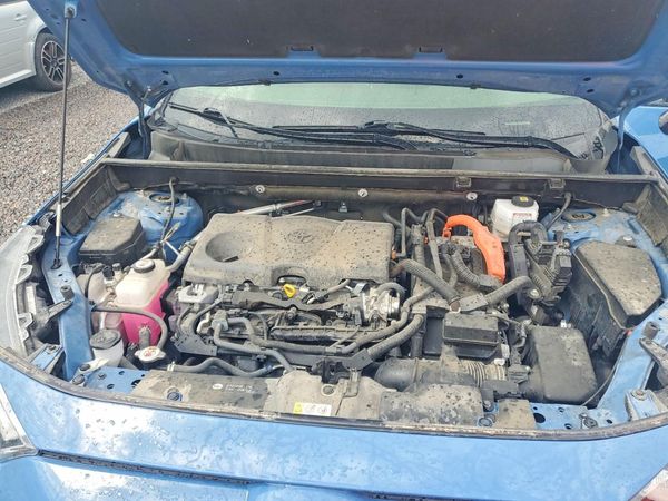 2022 TOYOTA RAV4 SE — Engine bay