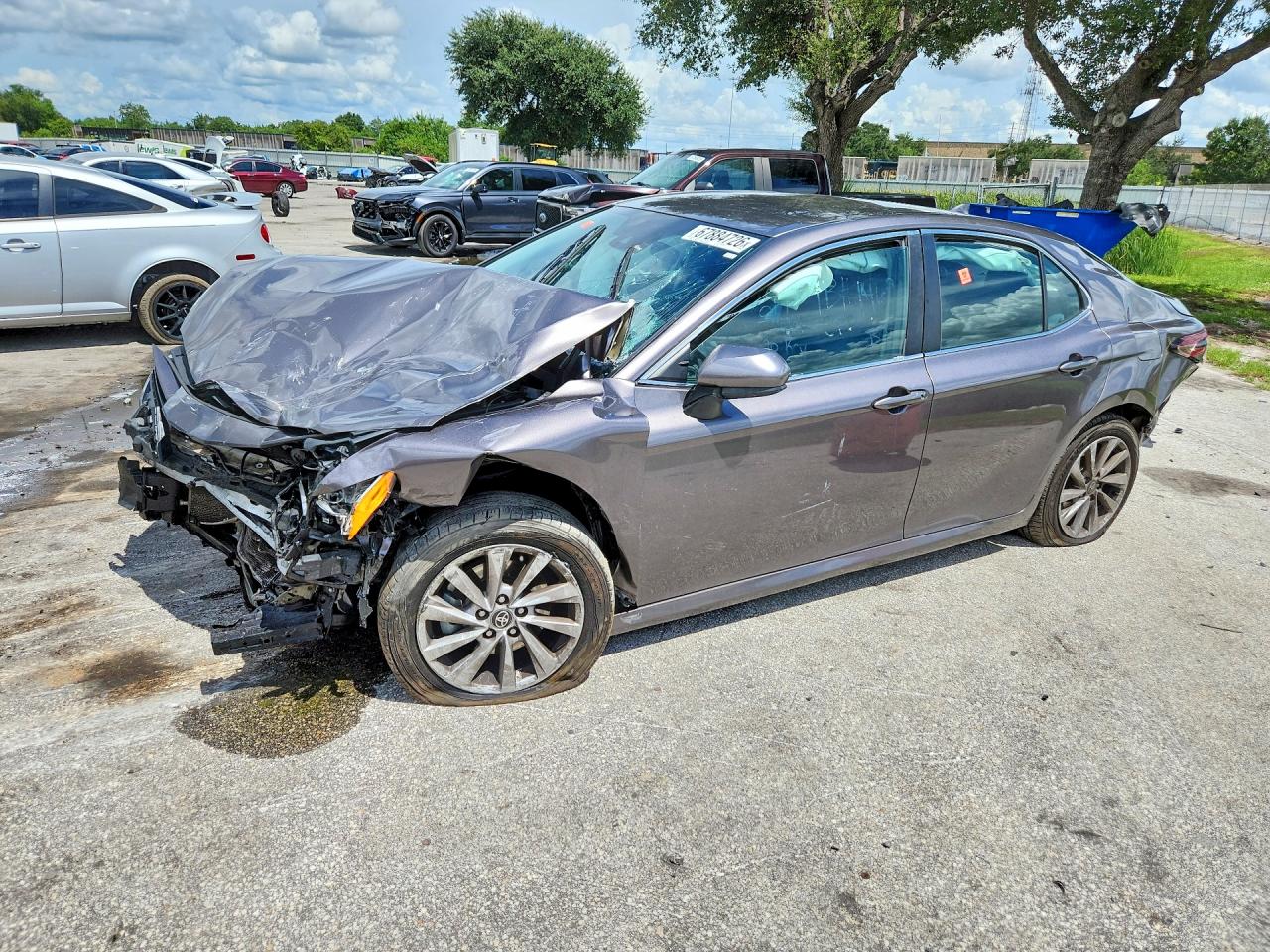 2022 TOYOTA CAMRY LE — Front 3/4