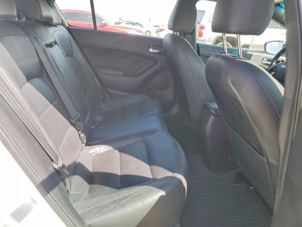 2017 KIA FORTE5 EX Premium, SX