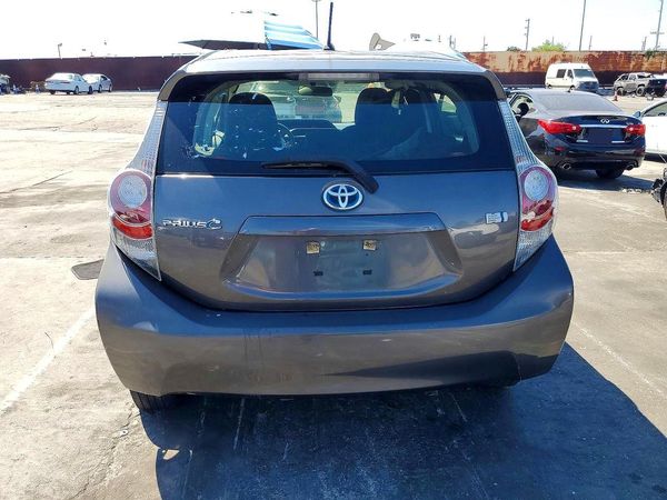 2014 TOYOTA PRIUS