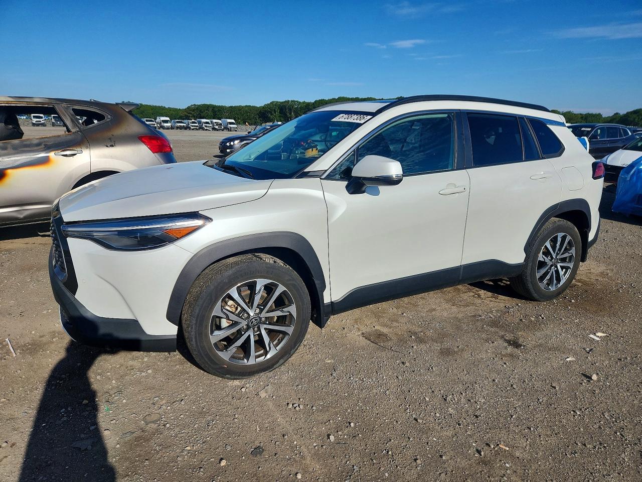 2023 TOYOTA COROLLA CROSS XLE — Front 3/4