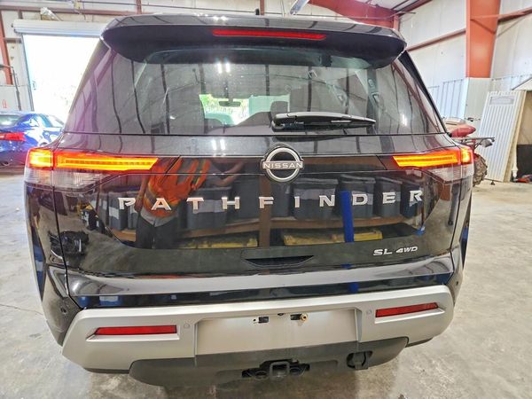 2024 NISSAN PATHFINDER SL