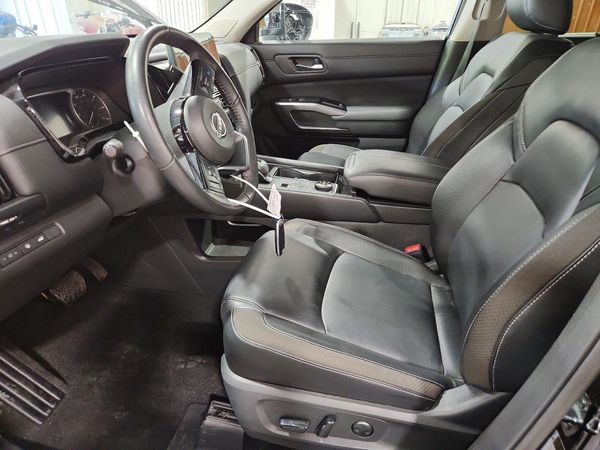 2024 NISSAN PATHFINDER SL