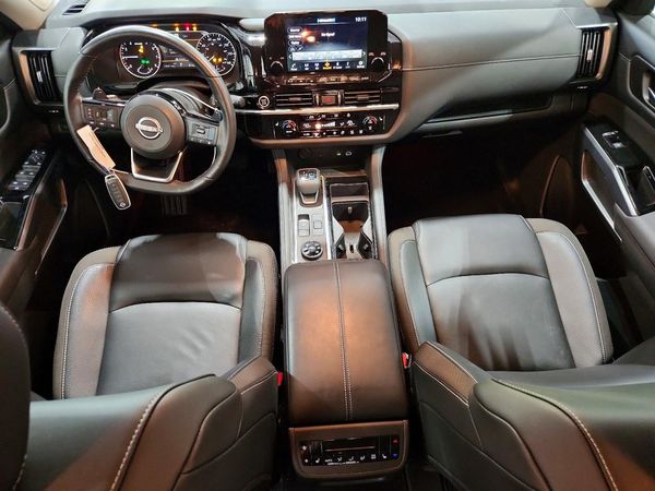 2024 NISSAN PATHFINDER SL