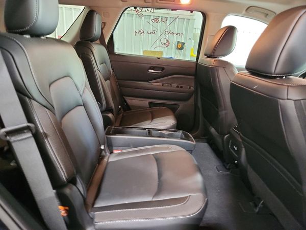2024 NISSAN PATHFINDER SL