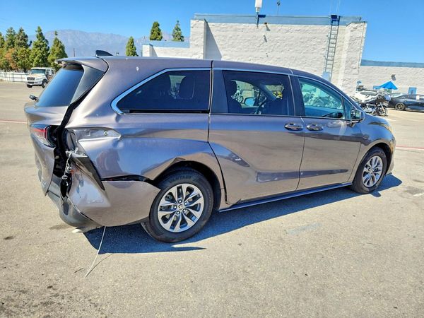 2024 TOYOTA SIENNA