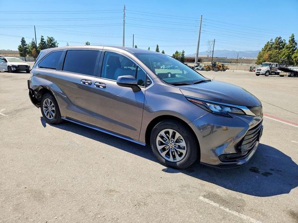 2024 TOYOTA SIENNA