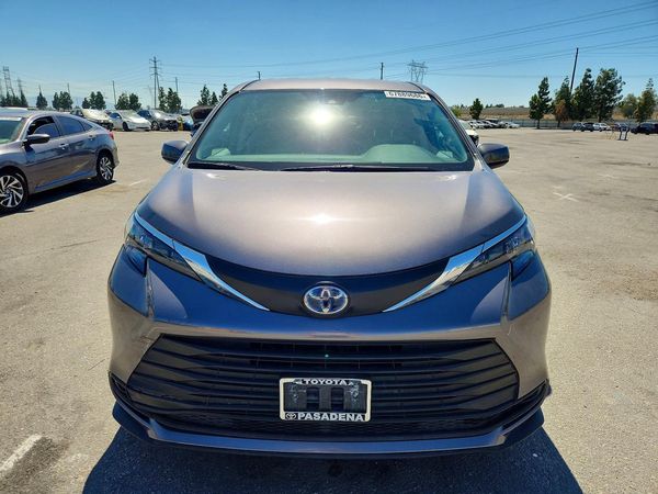 2024 TOYOTA SIENNA