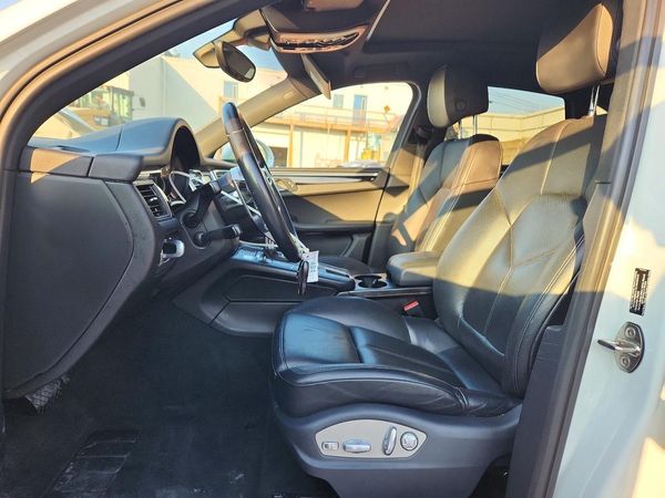 2015 PORSCHE MACAN — DENT