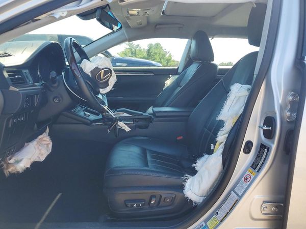 2018 LEXUS ES