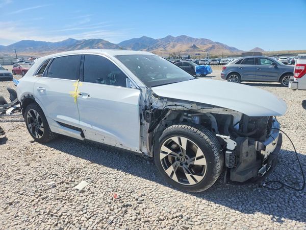2021 AUDI E-TRON quattro Premium Plus