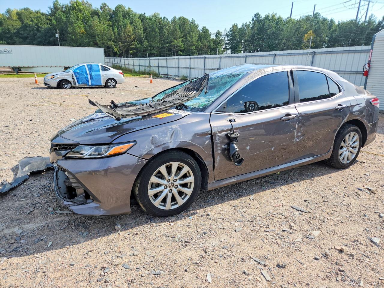 2020 TOYOTA CAMRY LE — Front 3/4