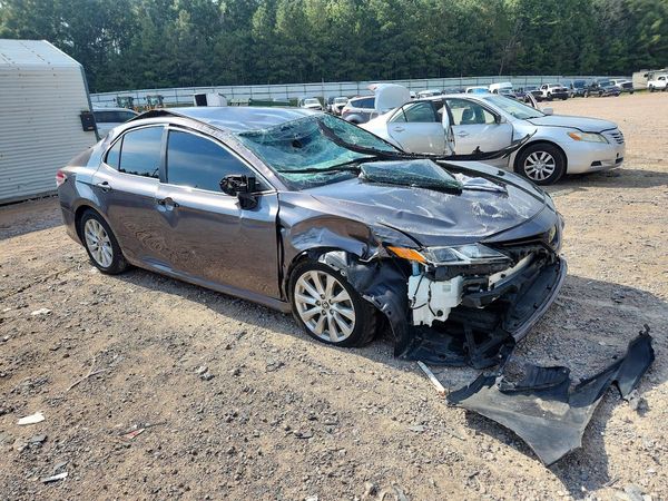 2020 TOYOTA CAMRY LE — Passenger 3/4