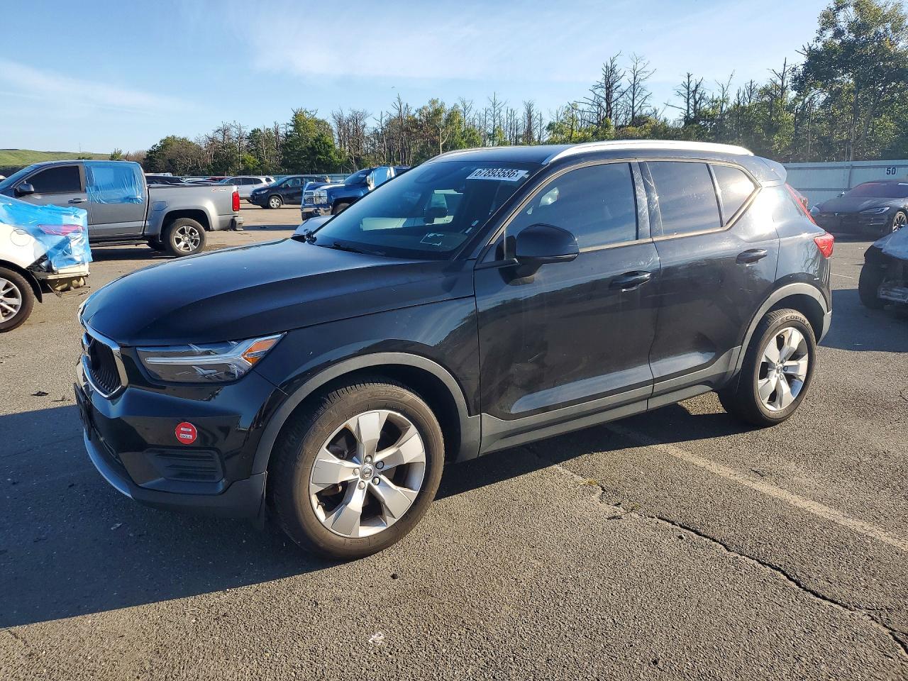 2019 VOLVO XC40 Momentum