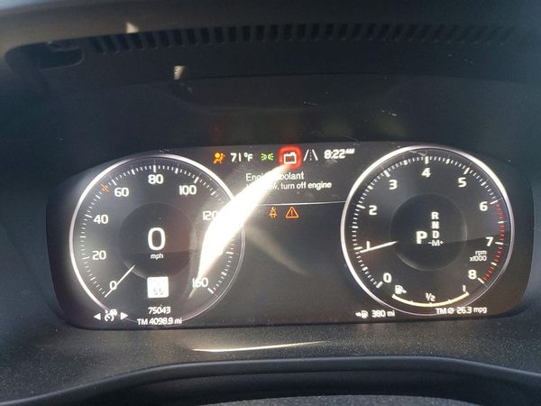2019 VOLVO XC40 Momentum