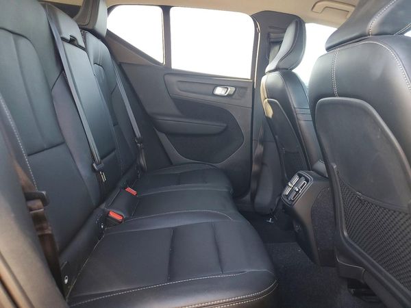 2019 VOLVO XC40 Momentum