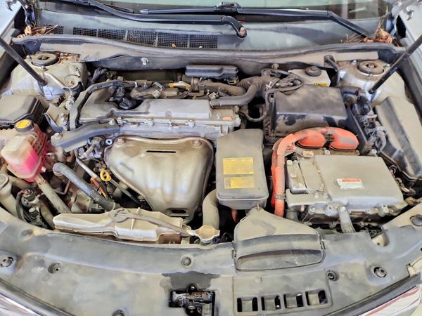 2012 TOYOTA CAMRY SOLA Hybrid — Engine bay