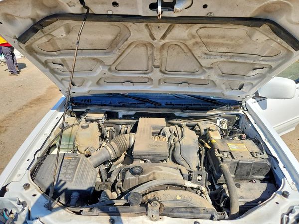 2012 CHEVROLET COLORADO 1LT — Engine bay