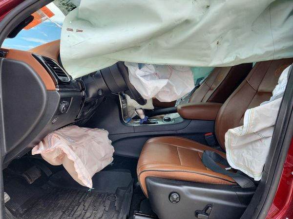 2021 JEEP CHEROKEE Overland — DENT