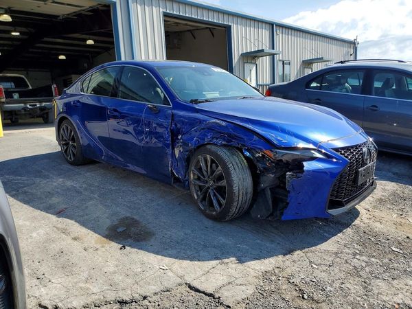 2022 LEXUS IS