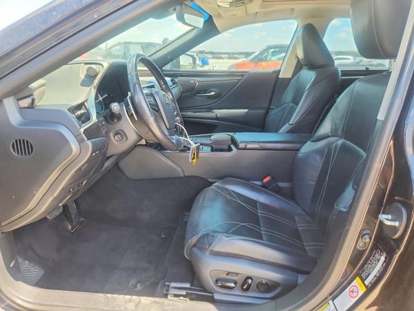 2019 LEXUS ES
